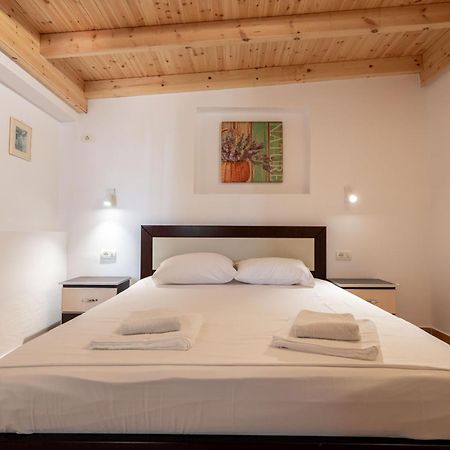 Cozy Apartments Downtown Ksamil Ngoại thất bức ảnh